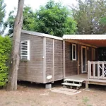 4 Etoiles Les Fougeres Kamp alanı