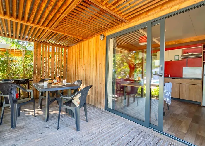 Camping 4 étoiles Les Fougères 4*